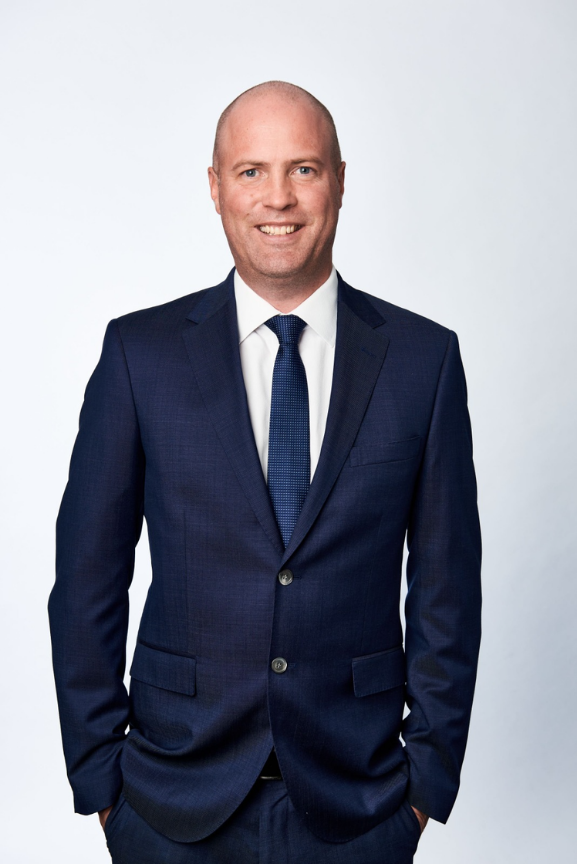 Christopher Knee