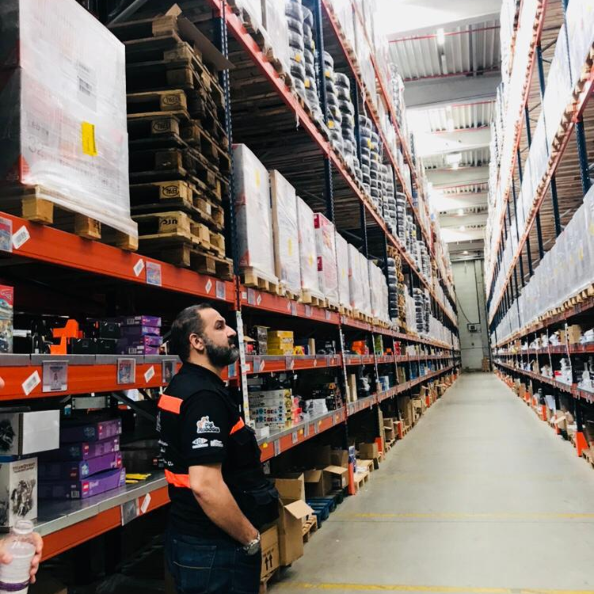 DGStore Modular Autonomous Warehouses